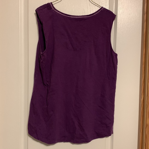 Purple, v-neck tank top - Picture 2 of 3